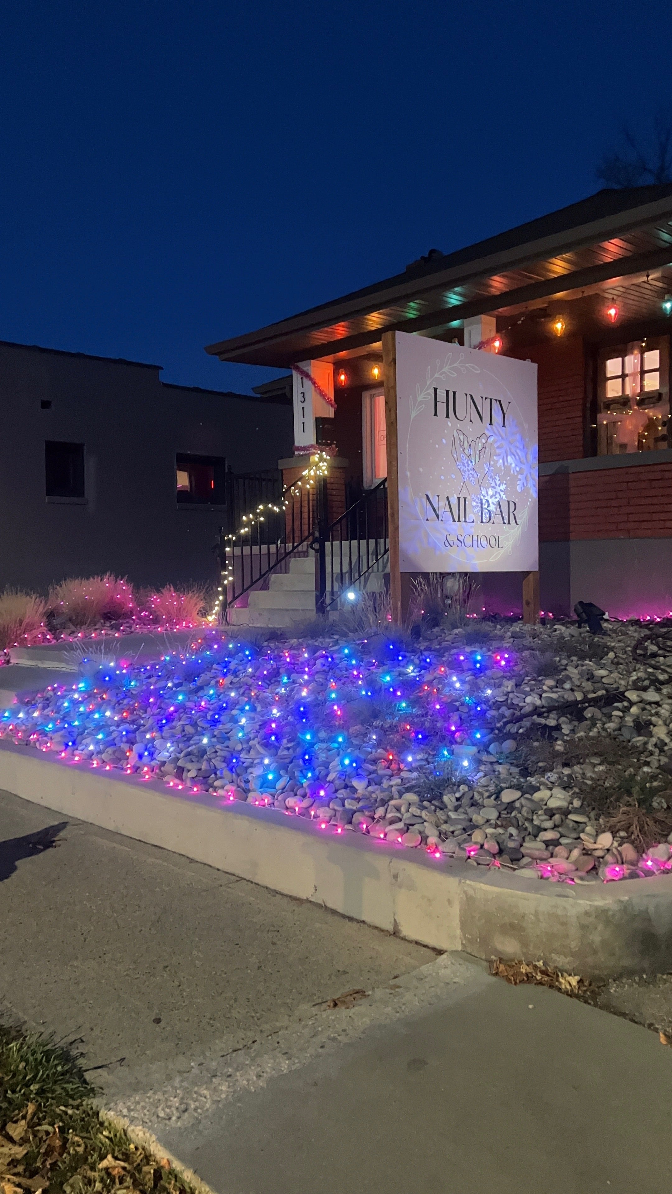 Is Nails Open On Sunday